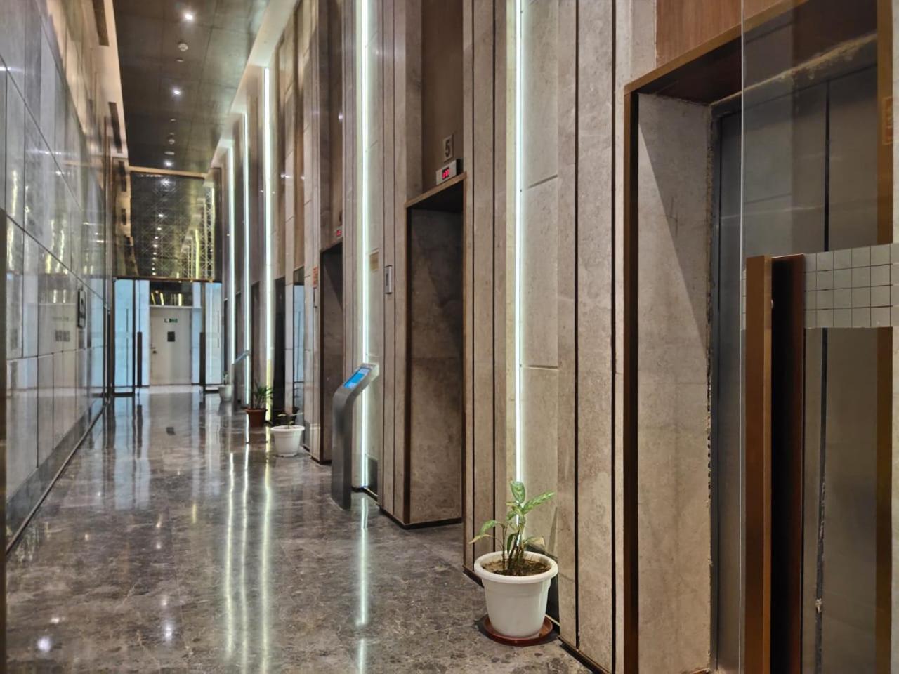 Apartment The Brown Stone - 22nd Floor Supernova Noida *