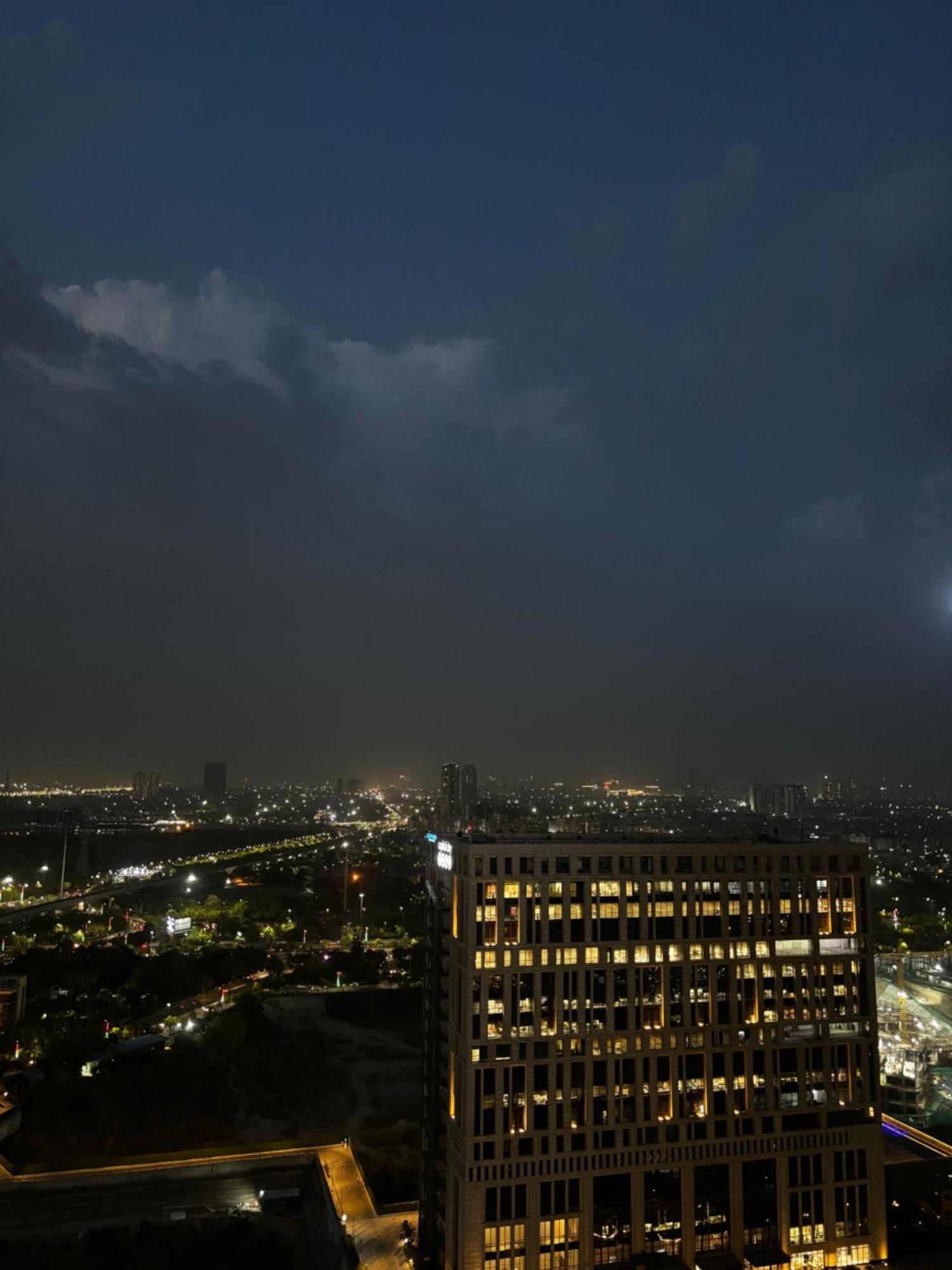 The Brown Stone - 22nd Floor Supernova Noida Apartment *