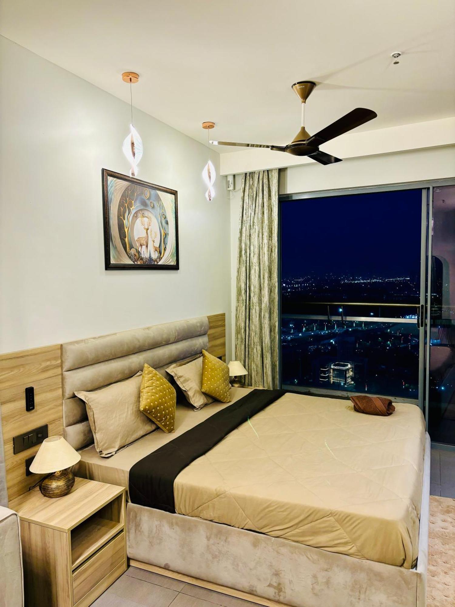 Apartment The Brown Stone - 22nd Floor Supernova Noida New Delhi