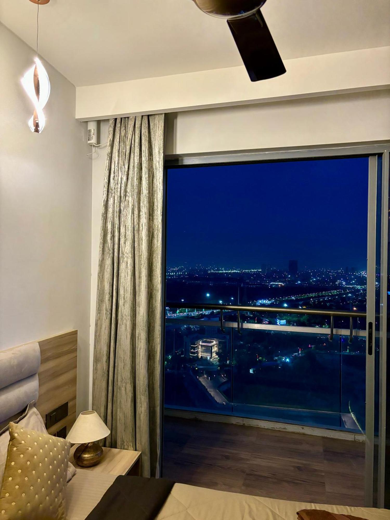 Apartment The Brown Stone - 22nd Floor Supernova Noida New Delhi
