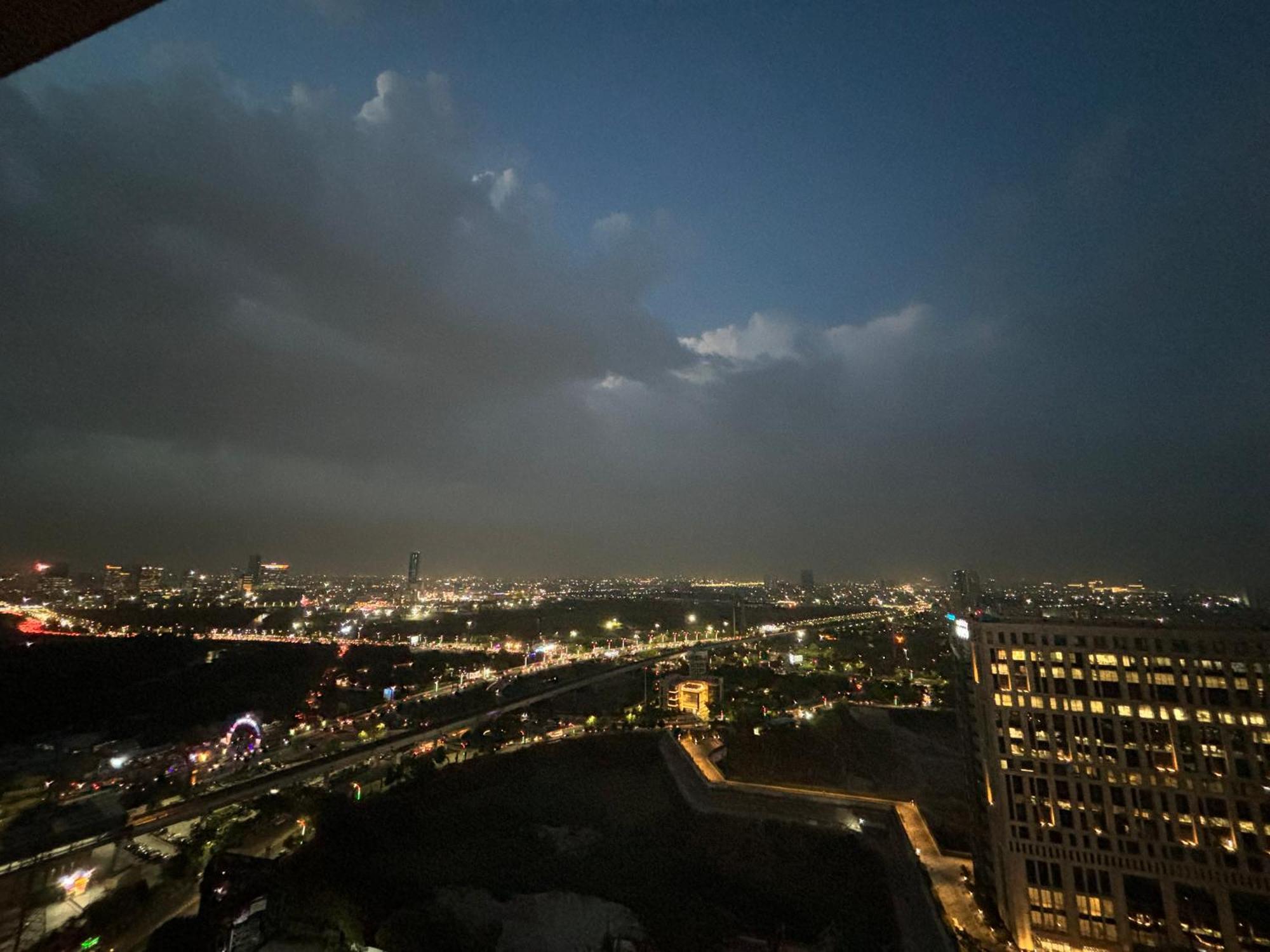 The Brown Stone - 22nd Floor Supernova Noida Apartment New Delhi