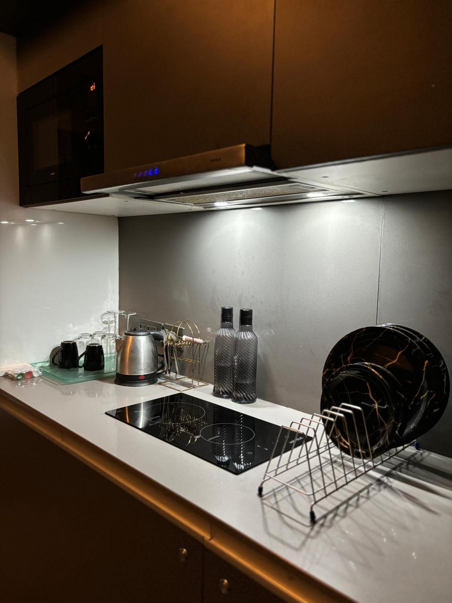 The Brown Stone - 22nd Floor Supernova Noida Apartment New Delhi
